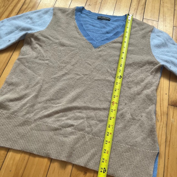 ALASHAN 100% Cashmere Colorblock V Neck Sweater Women's Size M - Picture 5 of 5